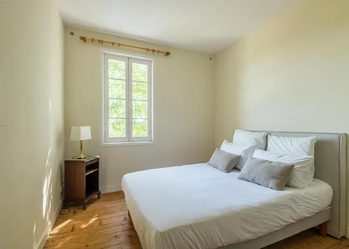 Demeure En Pierre Au Coeur Des Vignobles De Bordeaux *